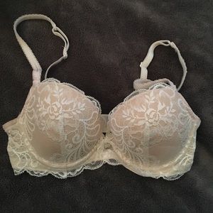 Unworn Le Mystère beige lace bra